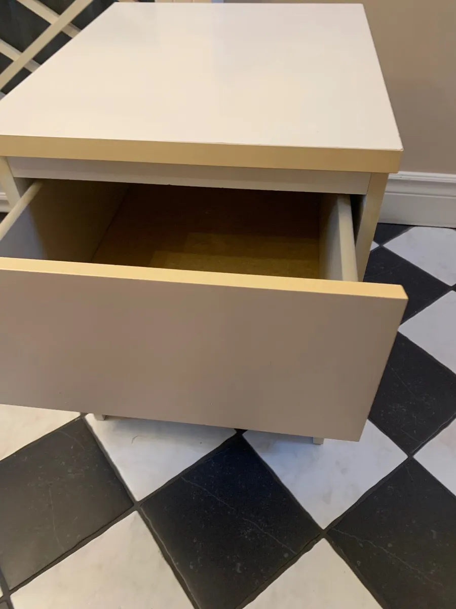 Chest of drawers - Image 1