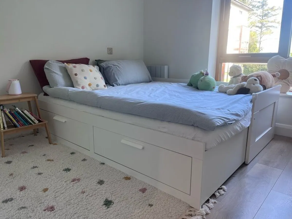 Bed ( day bed) - Image 1