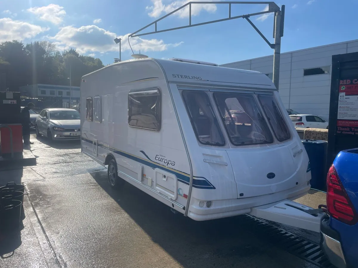 5 berth caravan - Image 1