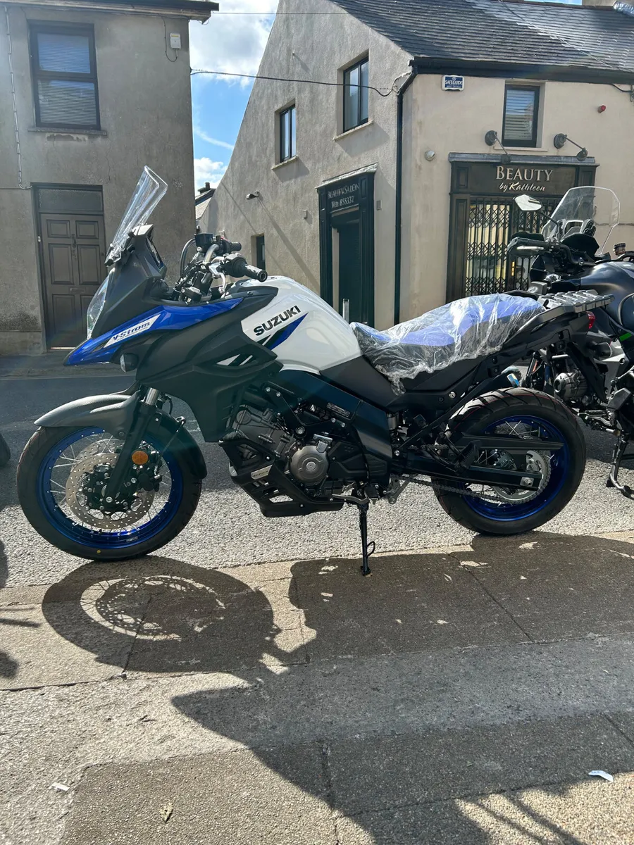 Suzuki DL 650 XT *Free 55l Top Box & Carrier* - Image 2