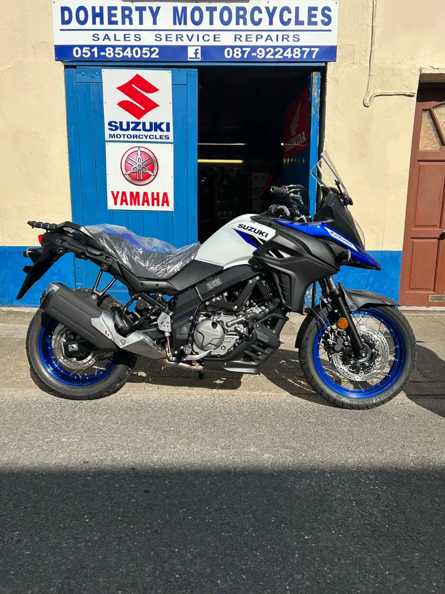 Suzuki DL 650 XT *Free 55l Top Box & Carrier* - Image 1