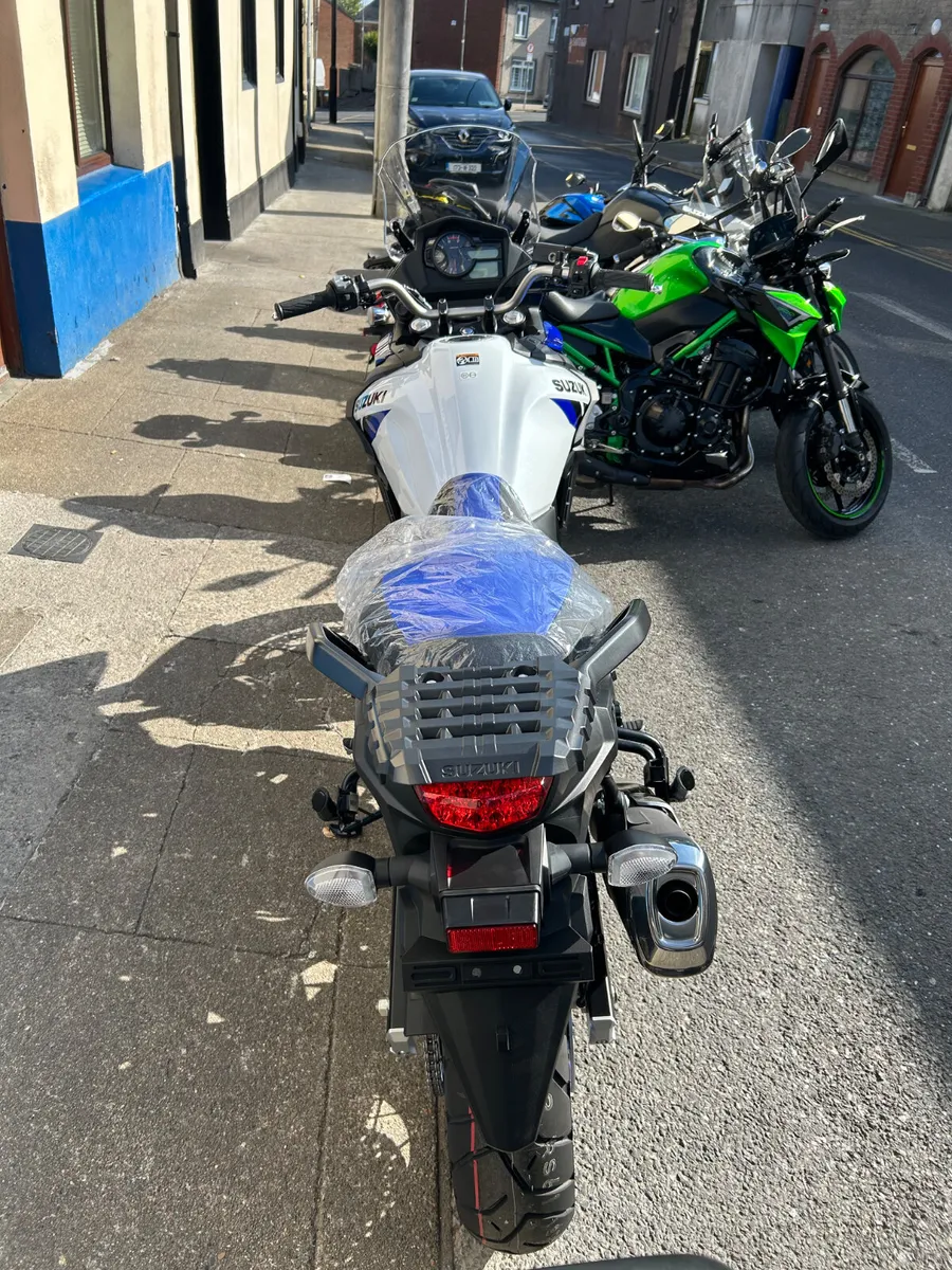 Suzuki DL 650 XT *Free 55l Top Box & Carrier* - Image 4