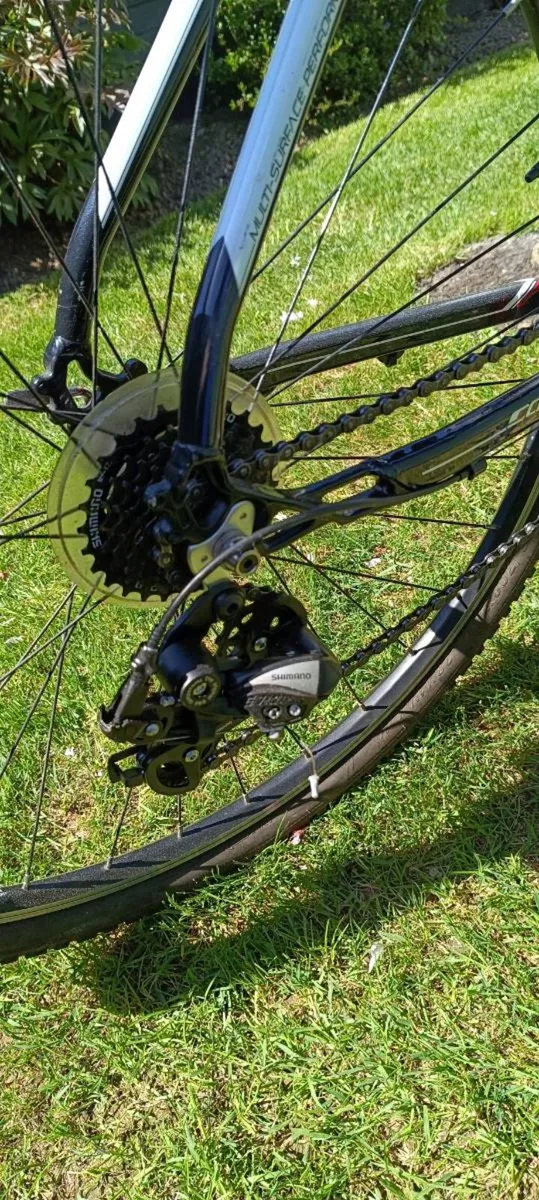 Hybrid bike - Image 4