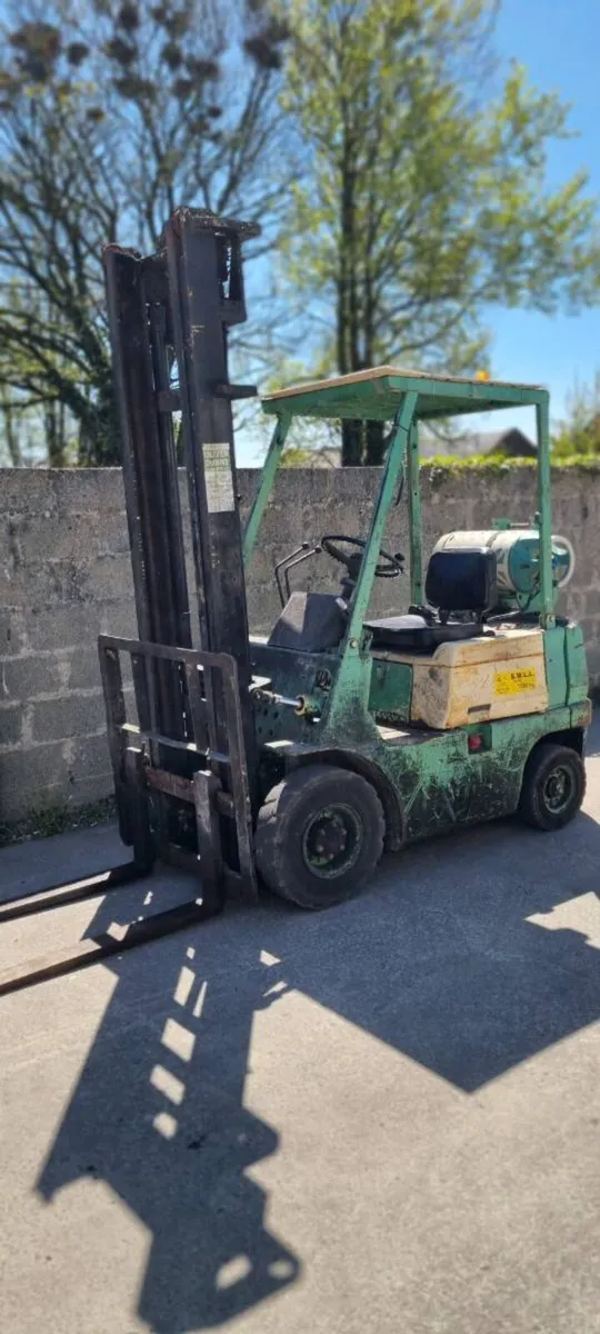 Cheap fully operational forklifts - Image 1