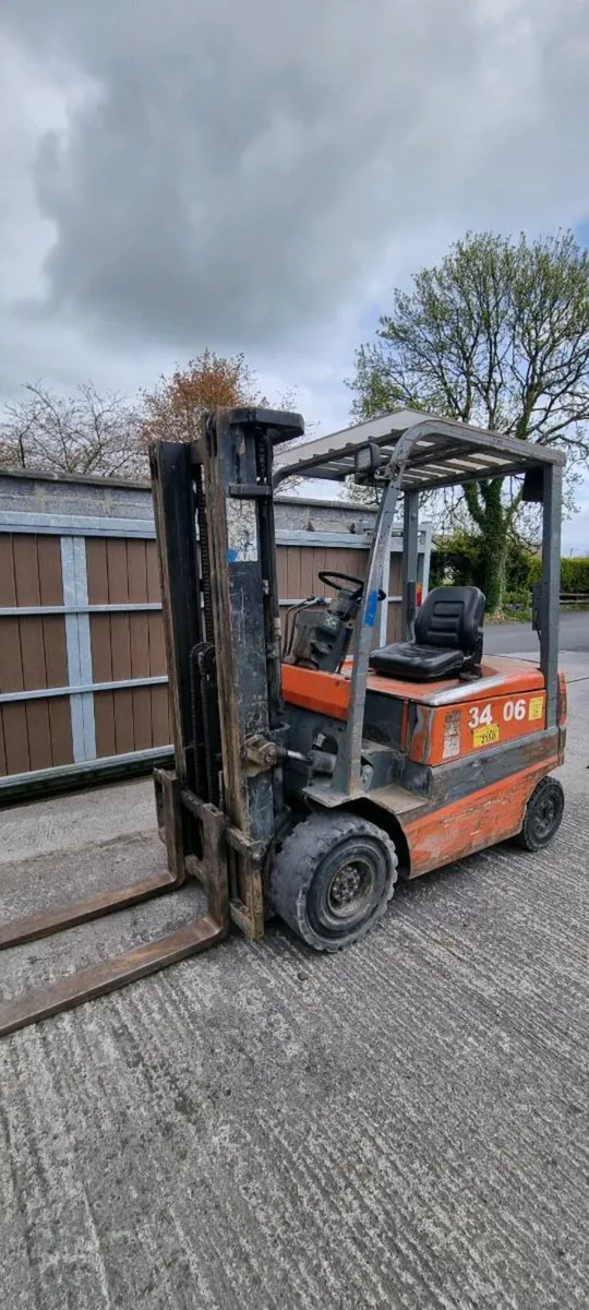 Cheap fully operational forklifts - Image 3