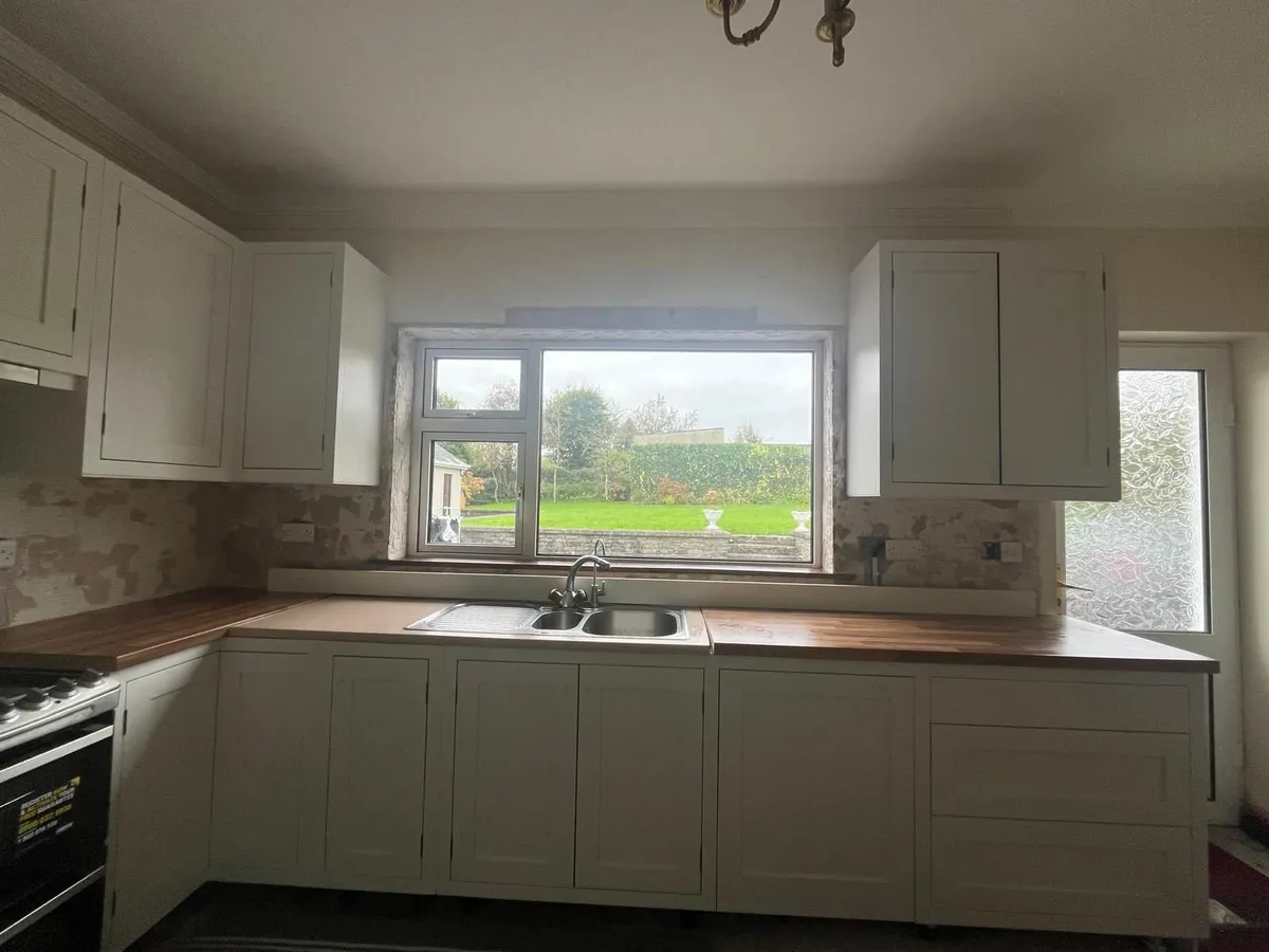 Kitchen furniture and appliances - Image 4