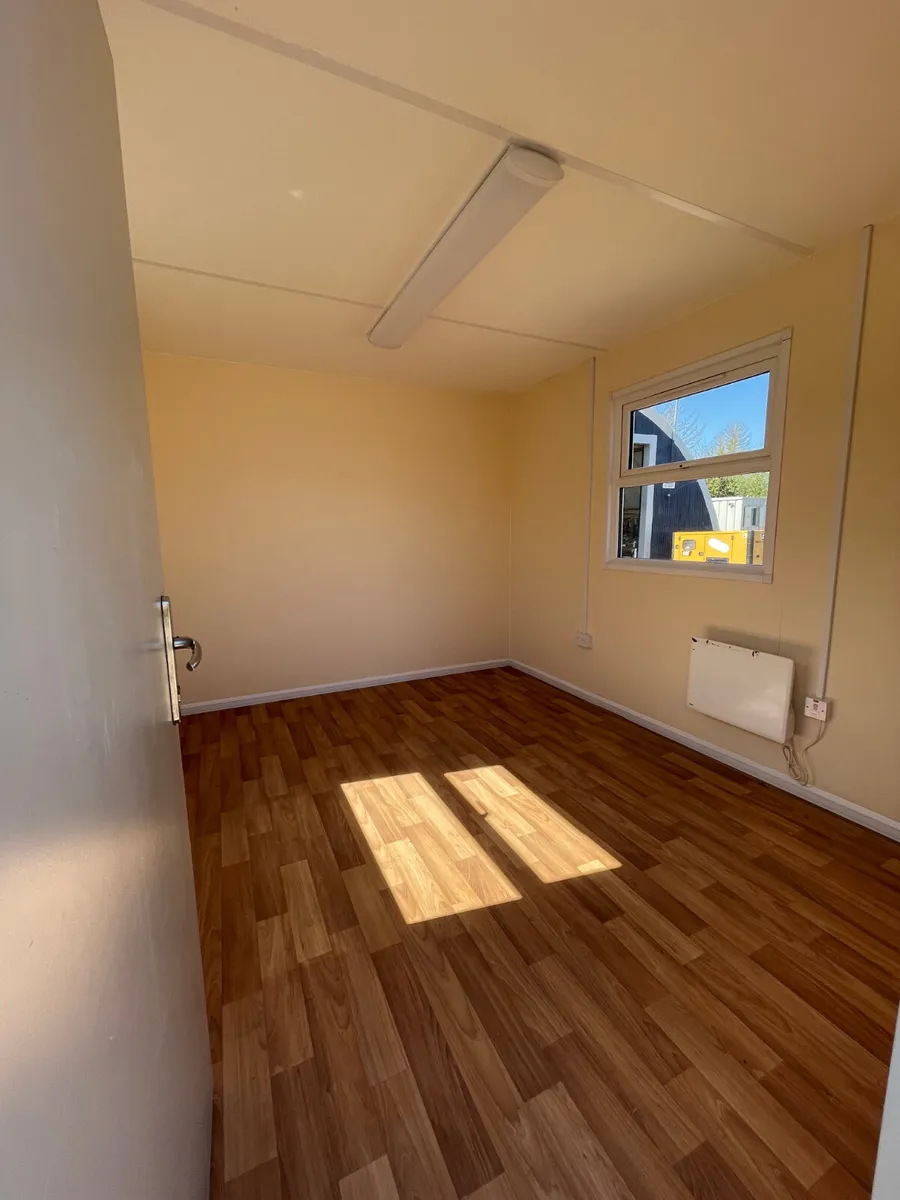 12ft x 10ft Cabin - Image 4