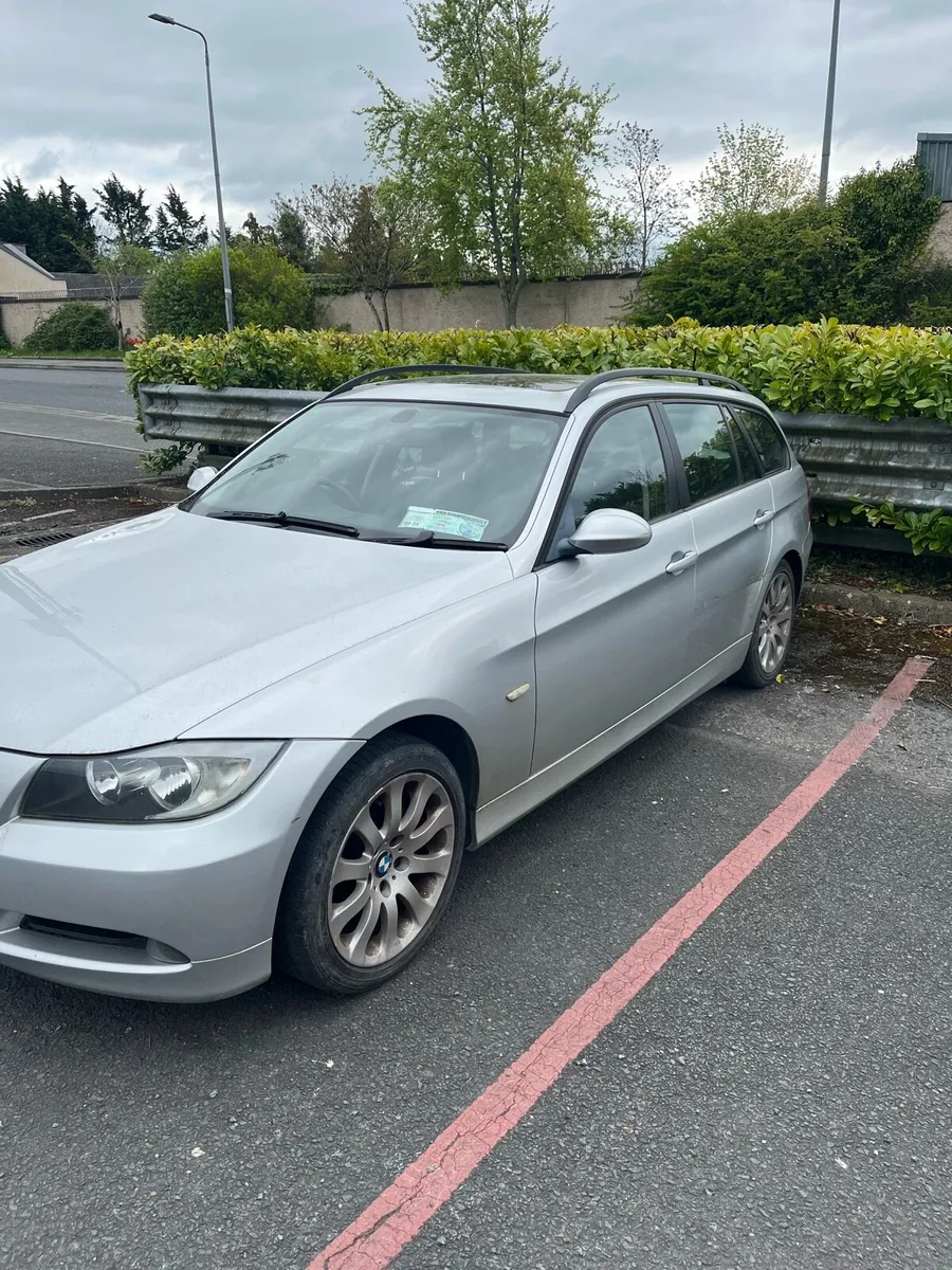 BMW 320i Touring 2006 for Repair or Parts - Image 4