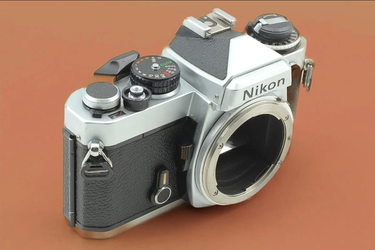 Nikon FE 35mm Film Camera + 35–105mm Zoom Lens (Ve - Image 2