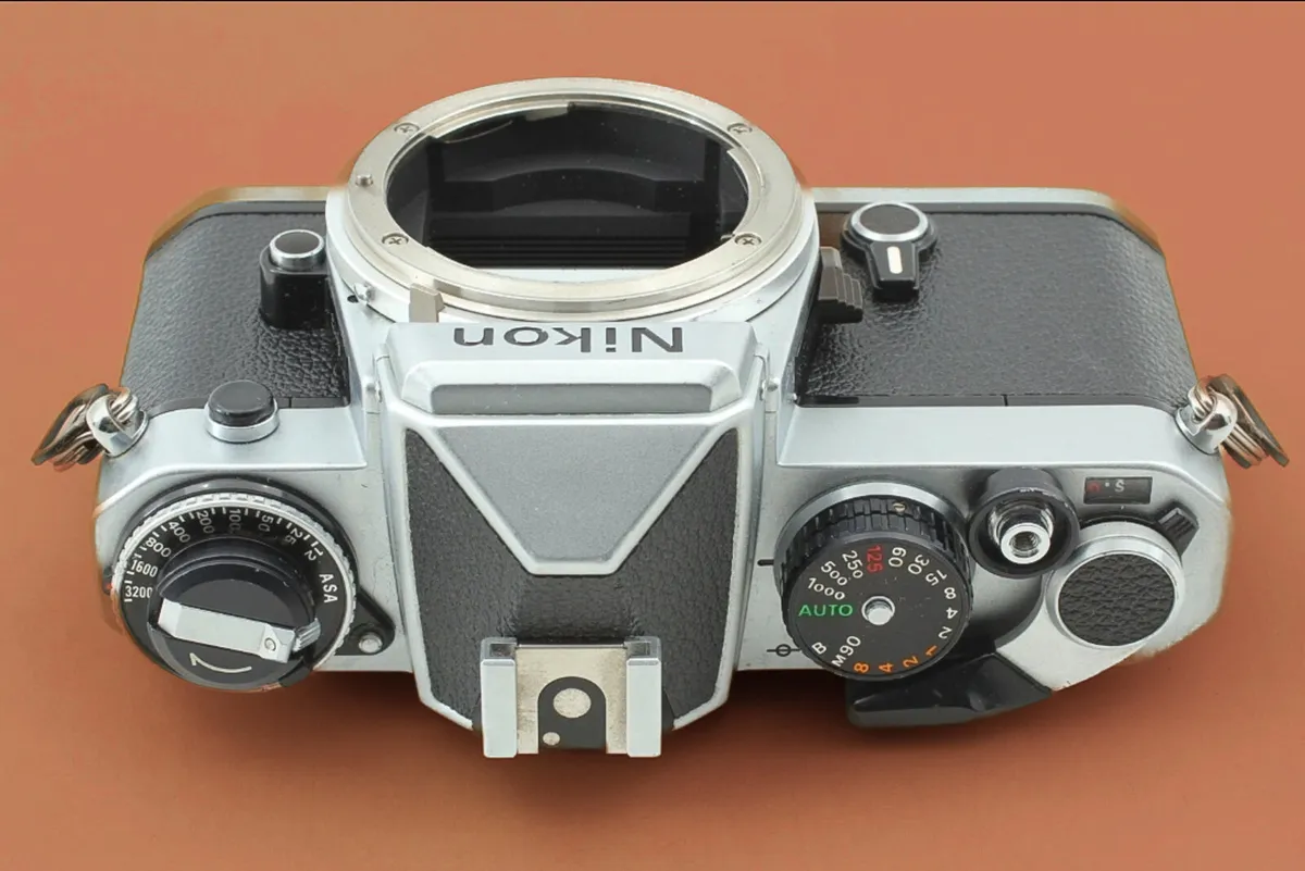 Nikon FE 35mm Film Camera + 35–105mm Zoom Lens (Ve - Image 4