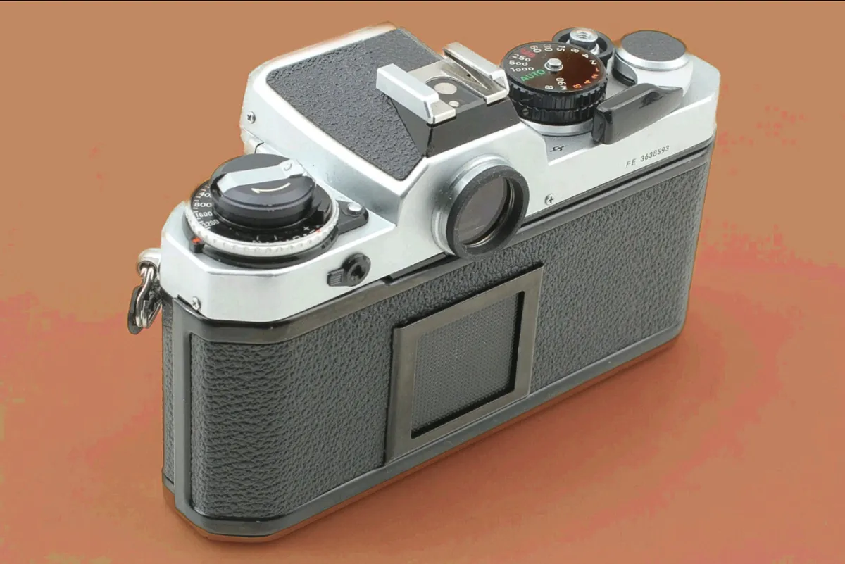 Nikon FE 35mm Film Camera + 35–105mm Zoom Lens (Ve - Image 3