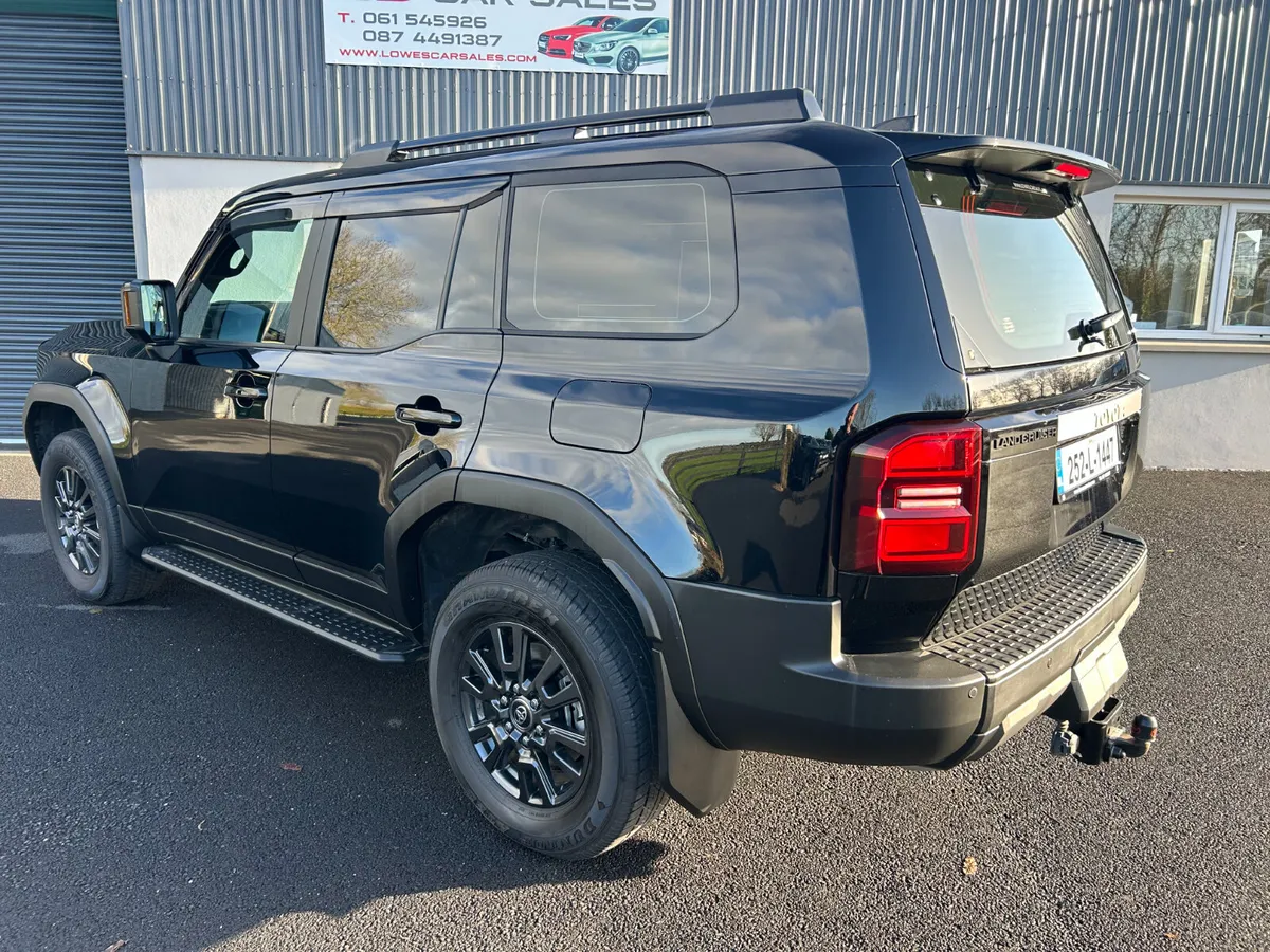 252 Toyota Land Cruiser Auto 2.8 D4D - Image 3