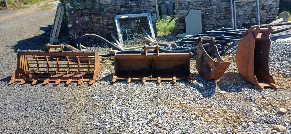4 Buckets for EX60/6 Tonne Digger - Image 1