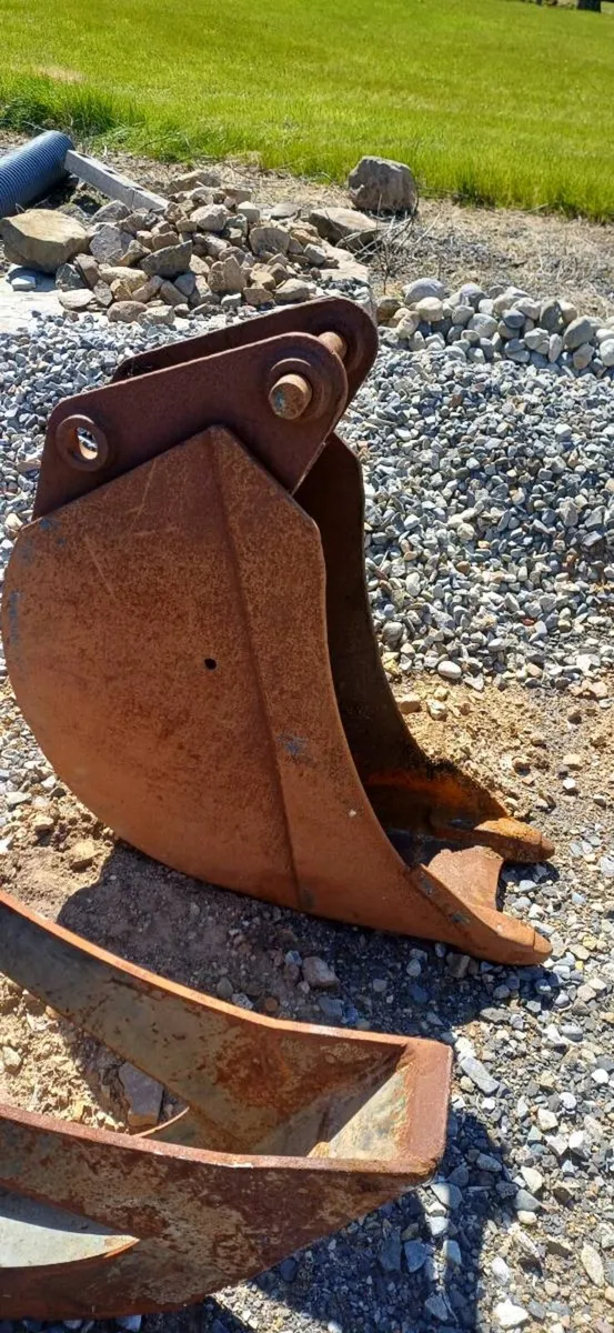 4 Buckets for EX60/6 Tonne Digger - Image 2