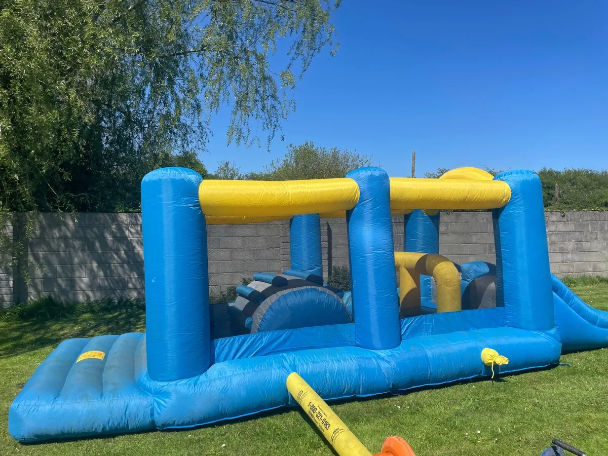 Bouncy castle - Image 2