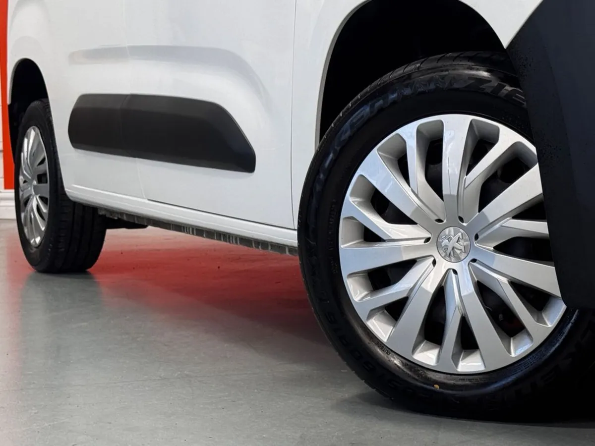 Peugeot Partner Professional Plus 1.5 Blue HDI #63 - Image 2