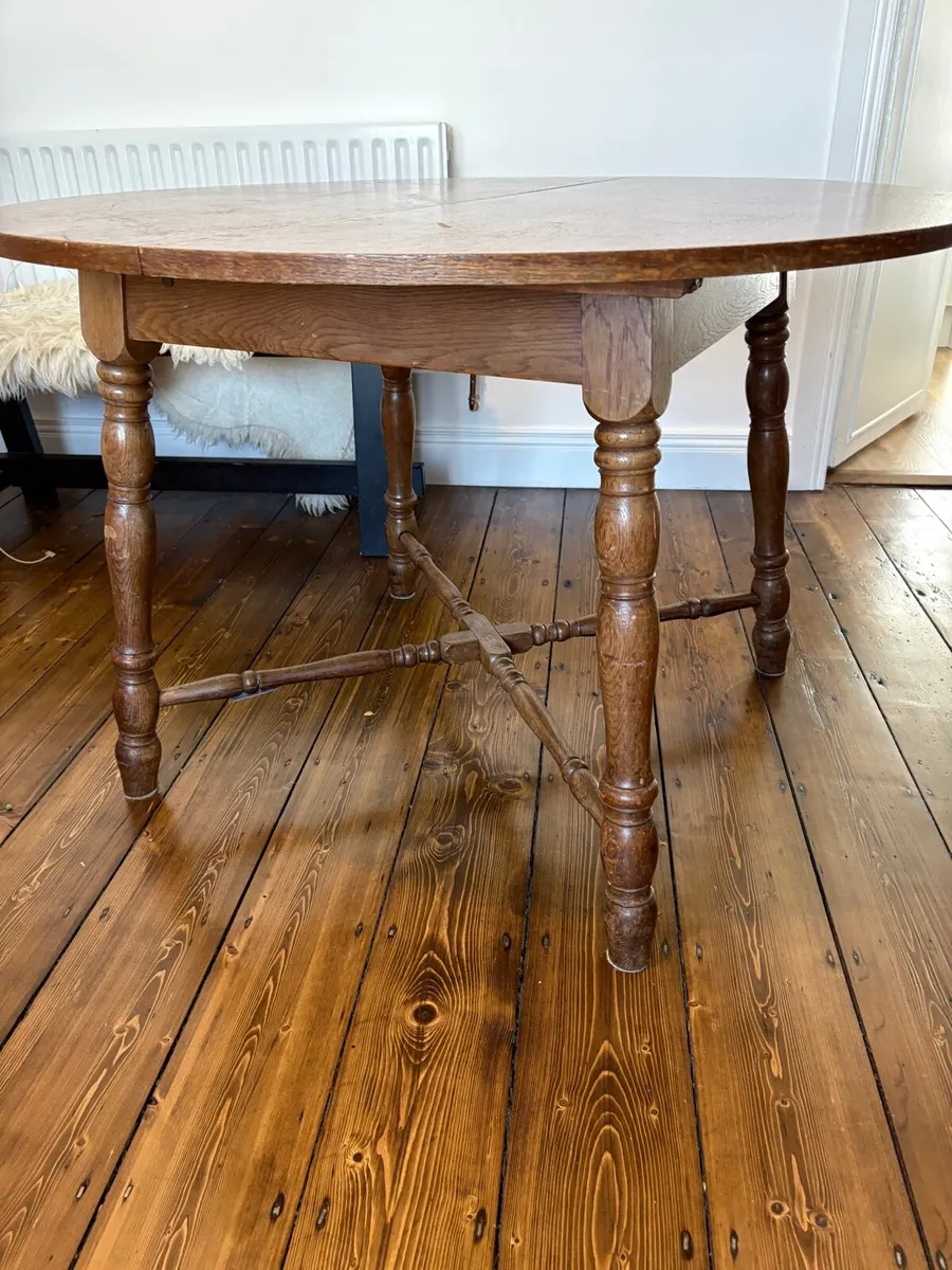 Mid Century extending circular dining/kitchen tabl - Image 4