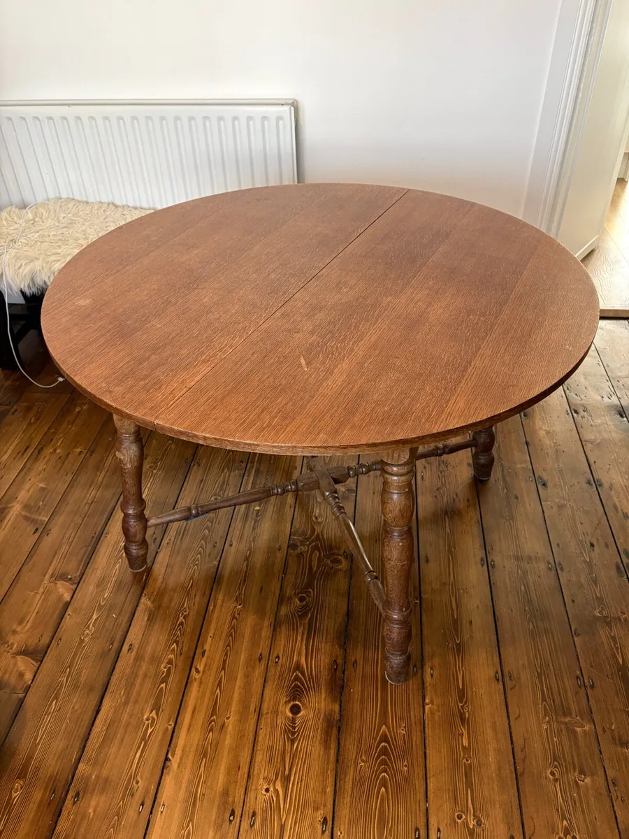 Mid Century extending circular dining/kitchen tabl - Image 1