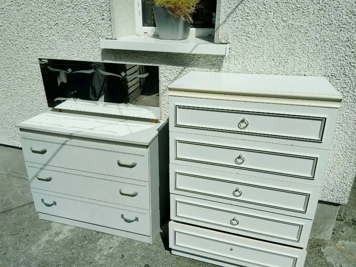 Two sets of drawers - Image 2