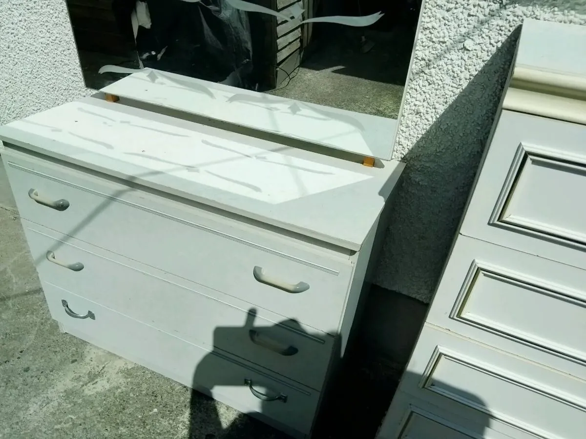 Two sets of drawers - Image 3