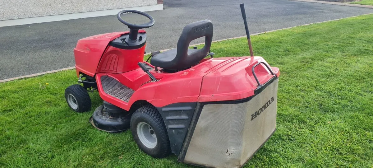 Honda ride on lawnmower - Image 2