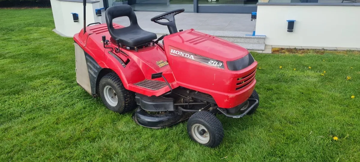 Honda ride on lawnmower - Image 1