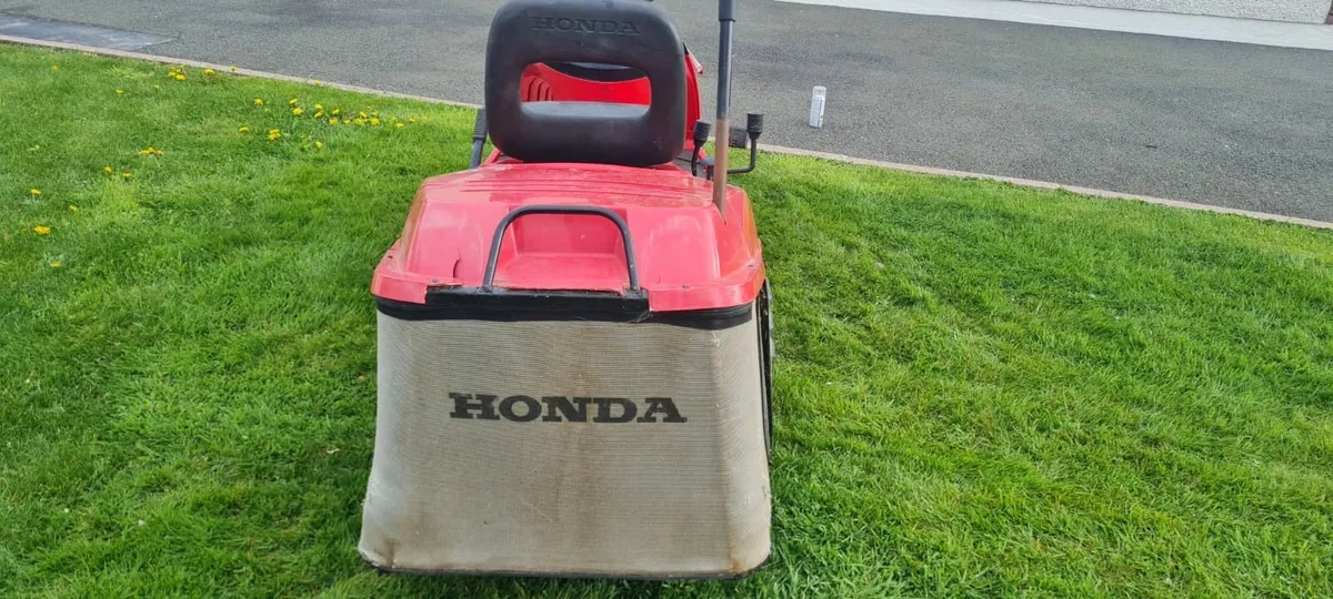 Honda ride on lawnmower - Image 3