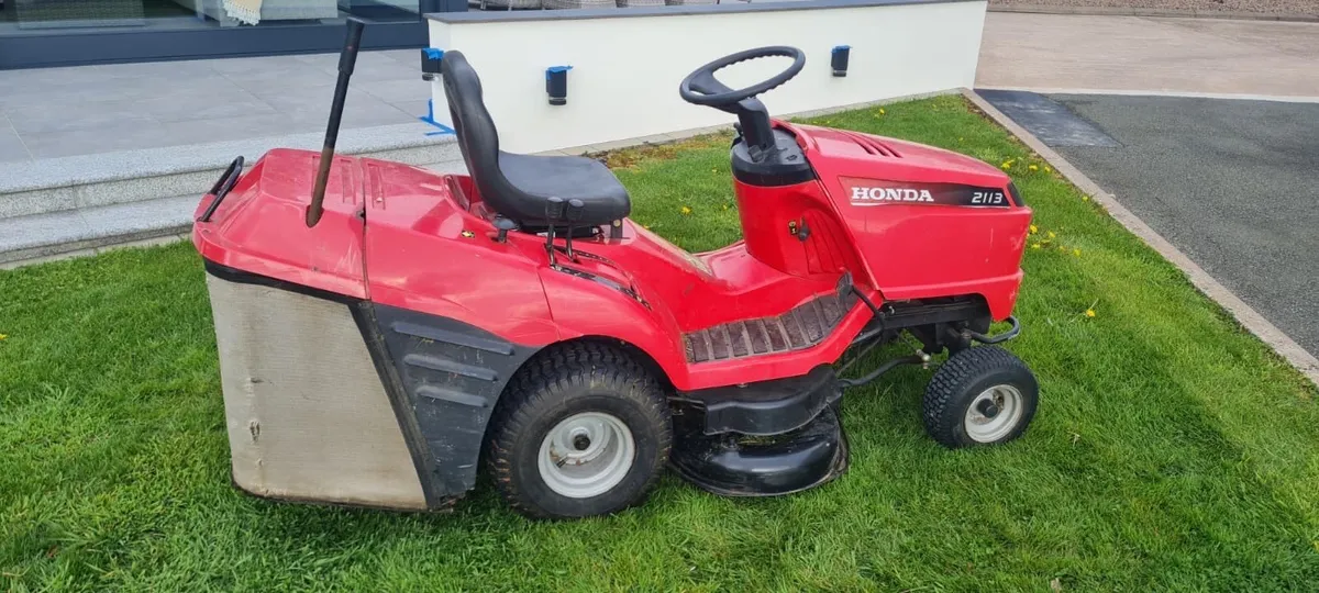 Honda ride on lawnmower - Image 4