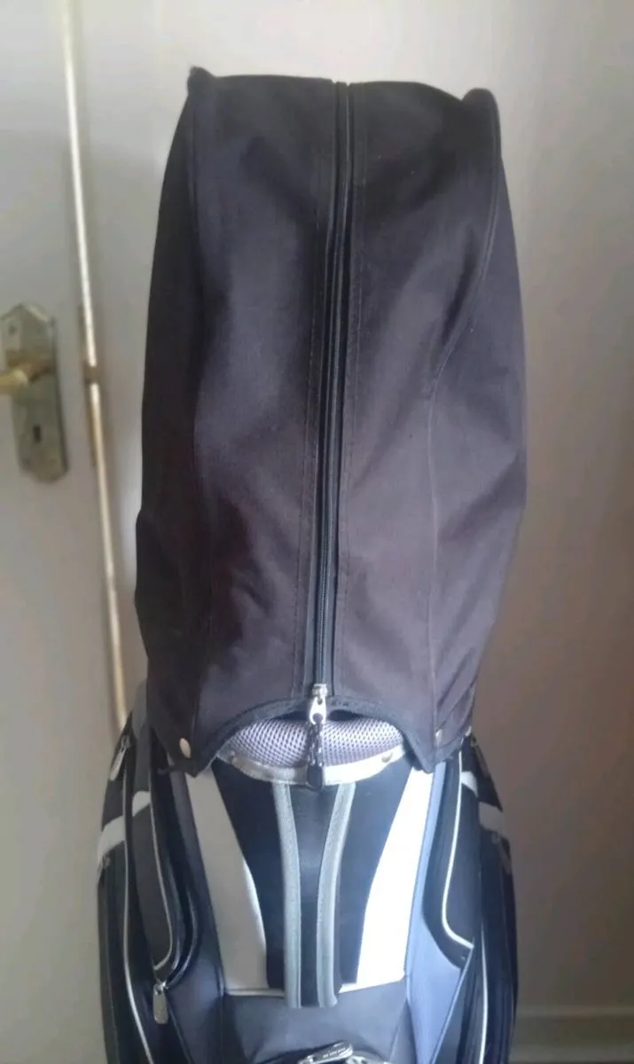 Golf clubs and bag - Image 1