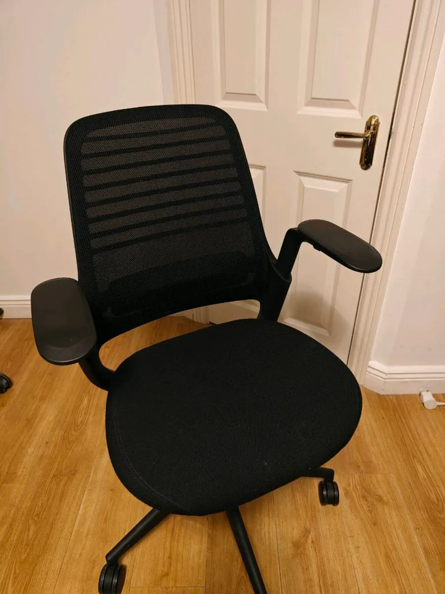 Steelcase series 1 office chair - Image 4