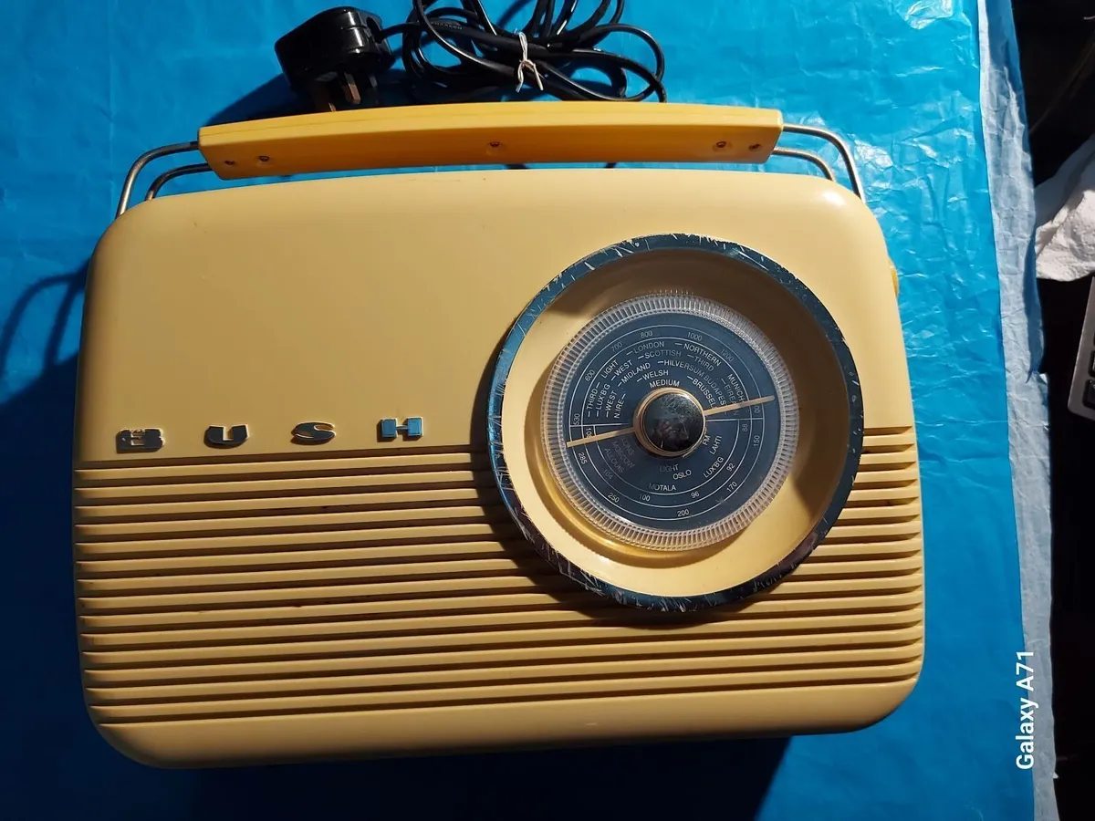 BUSH ANTIQUE RADIO, Model TR82 - Image 1