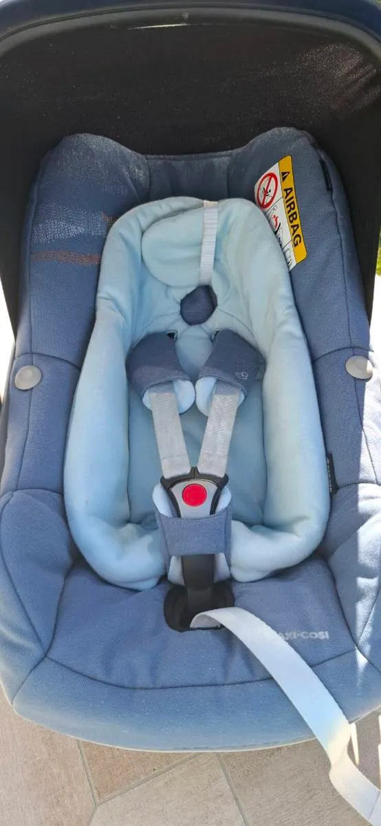 Maxicosi pebble with 2way fix base (newborn seat) - Image 1