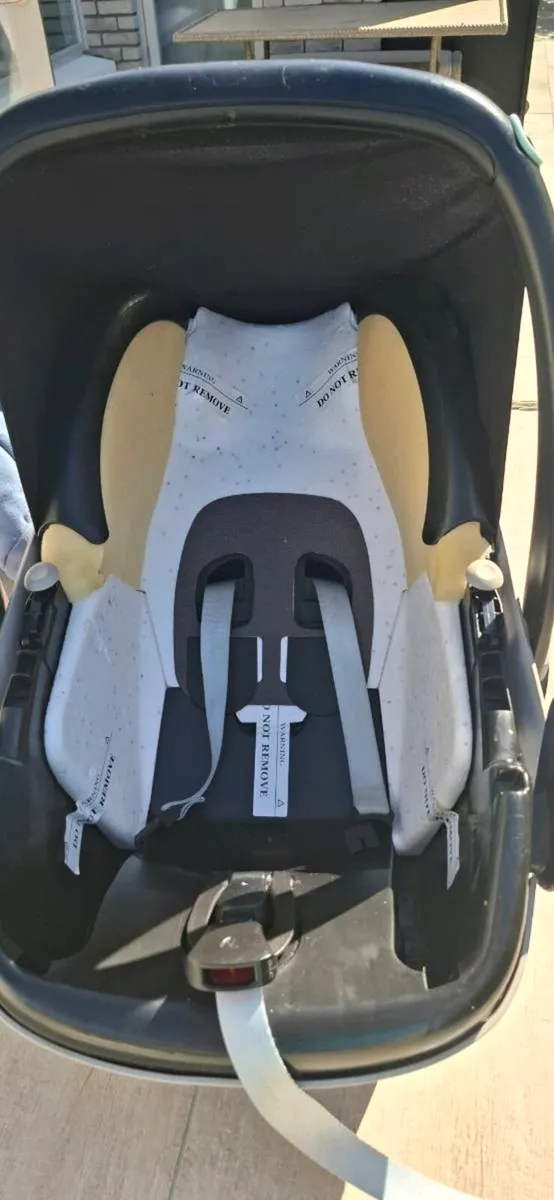 Maxicosi pebble with 2way fix base (newborn seat) - Image 2