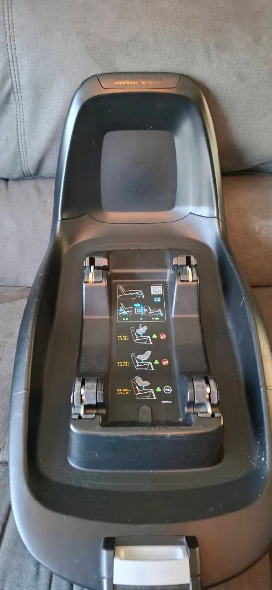 Maxicosi pebble with 2way fix base (newborn seat) - Image 3