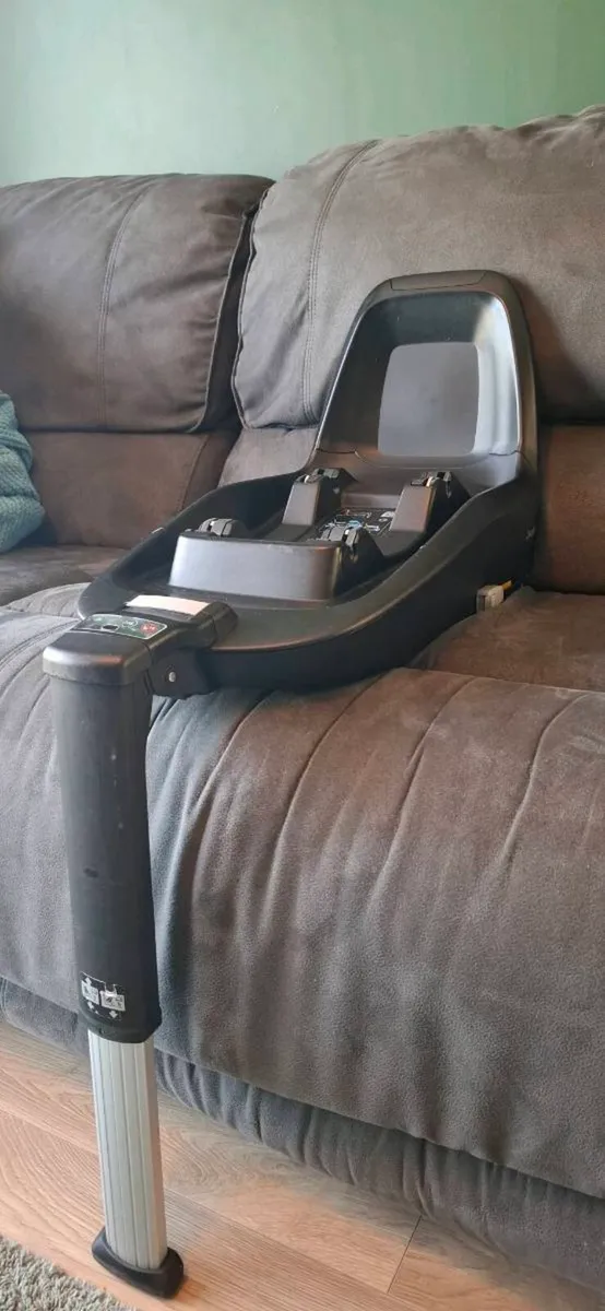 Maxicosi pebble with 2way fix base (newborn seat) - Image 4