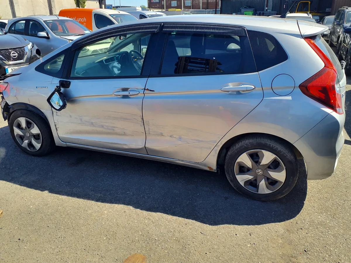 Honda Fit 2019 only 63,000 km - Image 2