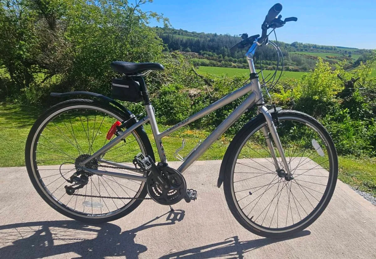 Ladies Ridgeback Velocity Hybrid Bike Like New - Image 2