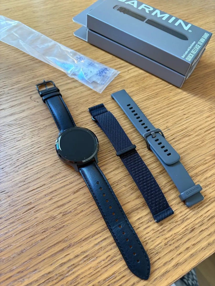 Garmin Venu 3s SmartWatch with 3 strap and charger - Image 2