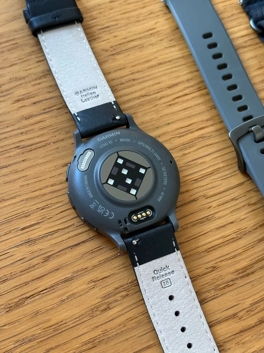 Garmin Venu 3s SmartWatch with 3 strap and charger - Image 4