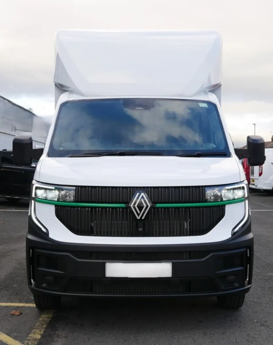 2026 Renault Master Luton Box Van - Image 2