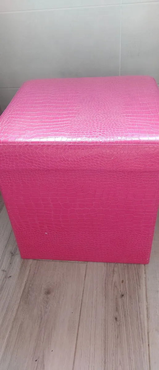 Pink snake look ottoman please read description - Image 2