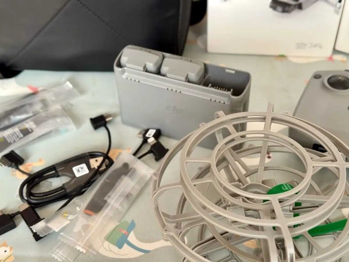 DJI Mini 2 SE drone bundle. (Fly more combo) - Image 4