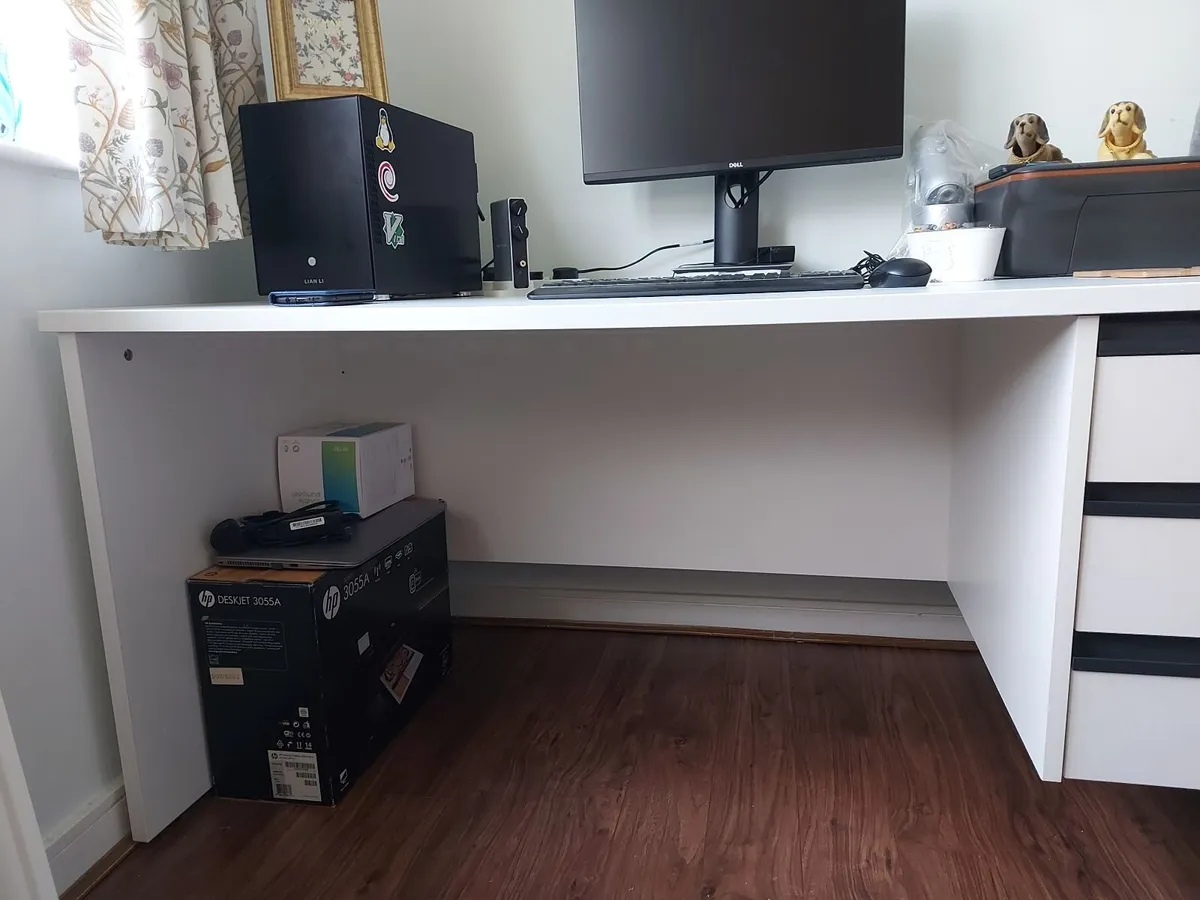 Office/home desk - Image 3