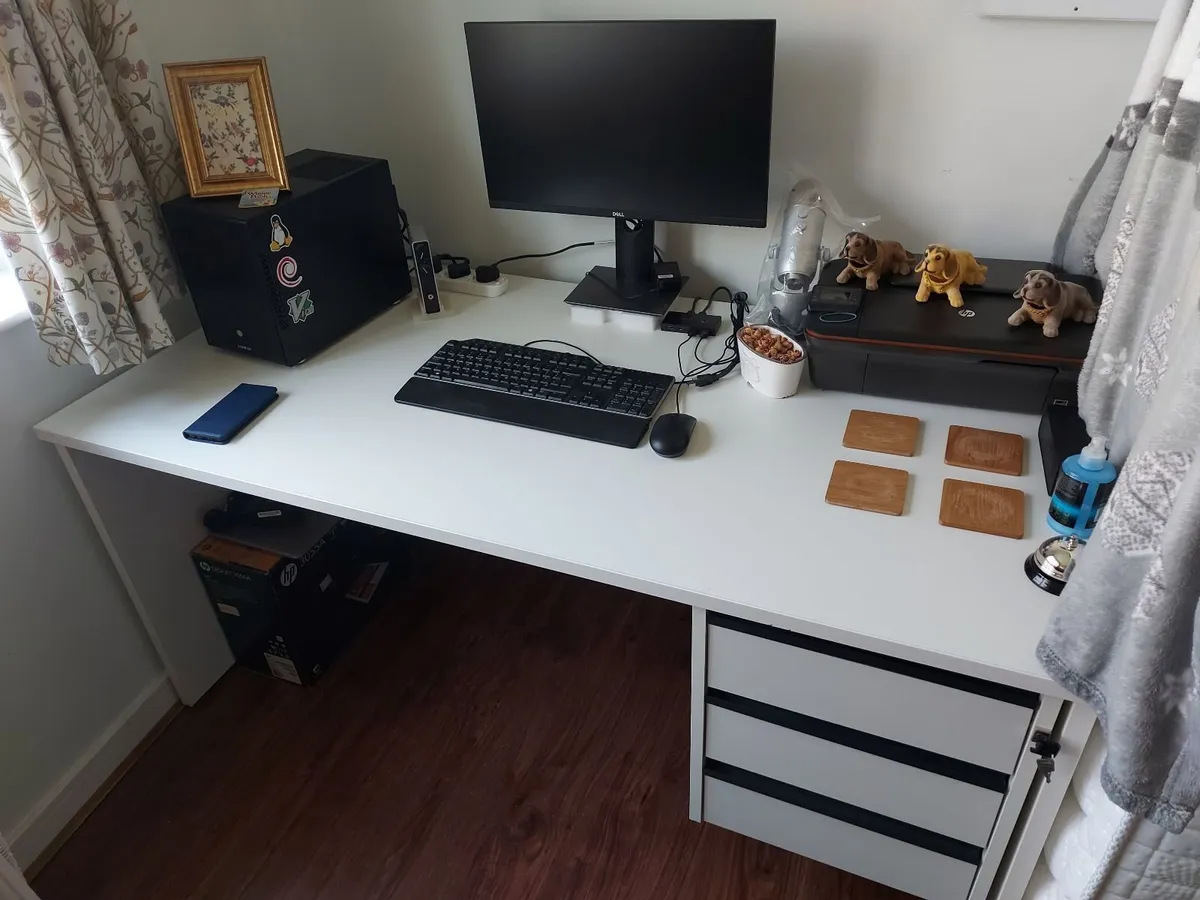 Office/home desk - Image 1