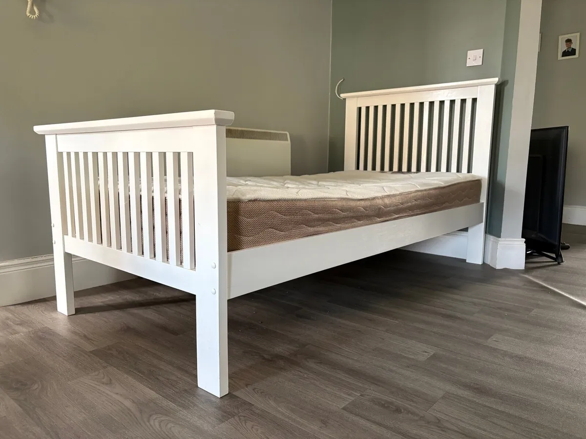 White wooden - single Bed - Image 1