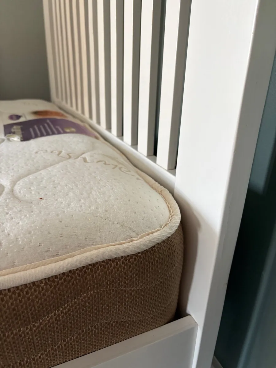 White wooden - single Bed - Image 4