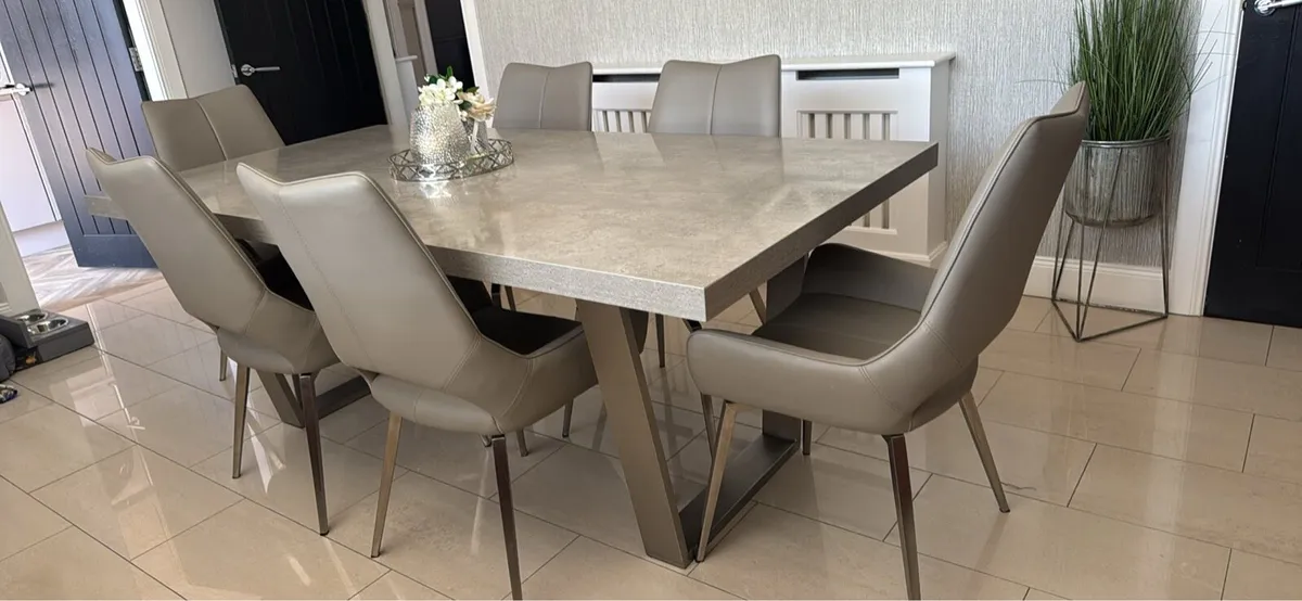 Dinning table & six chairs