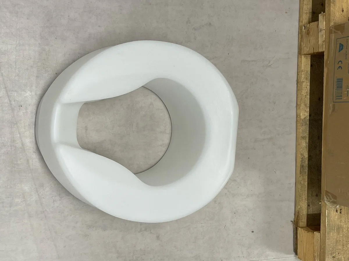 6 INCH ASHBY EASY FIT CONTRACT RAISED TOILET SEAT - Image 3