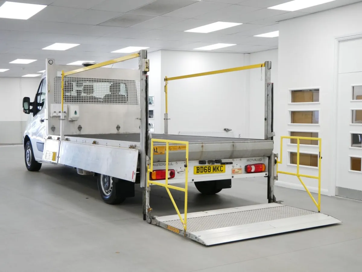 2019 Vauxhall Movano Dropside Van - Image 2