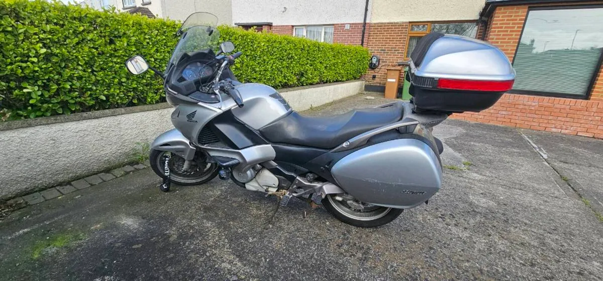 2011 Honda Deauville 700 - Image 1